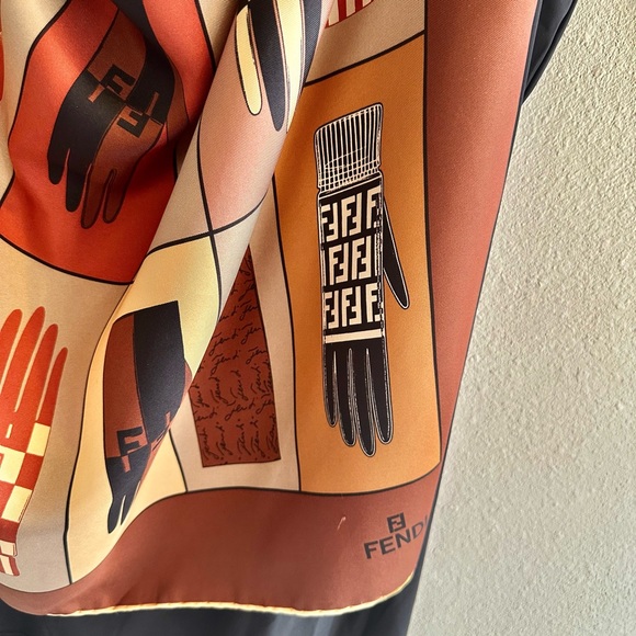 Fendi silk scarf in mint condition used less than 3 times then dry cleaned - Picture 7 of 9